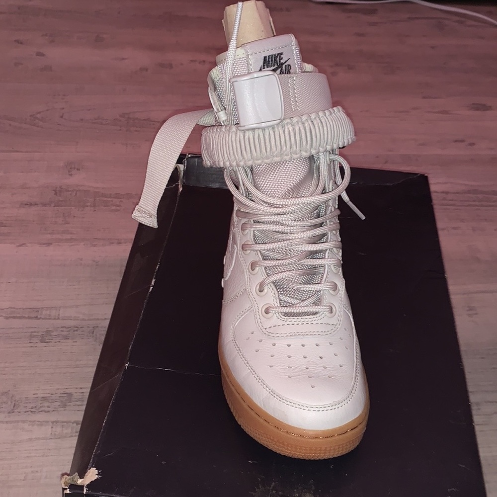 Nike Air Force 1 size 6.5